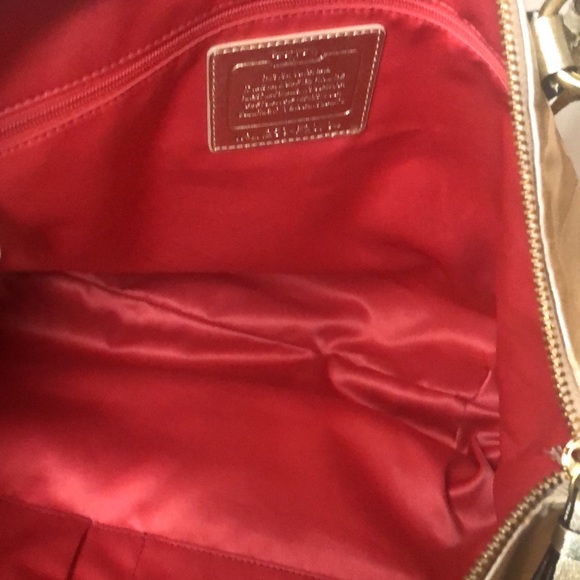 COACH Signature Daisy Appliqué Multicolor printed flower motif canvas tote. - Picture 11 of 15